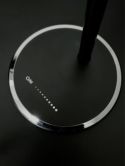 Candeeiro de mesa LED em aluminio / minimalista / com USB
