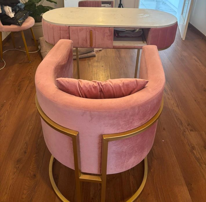 Mesa manicure e cadeira