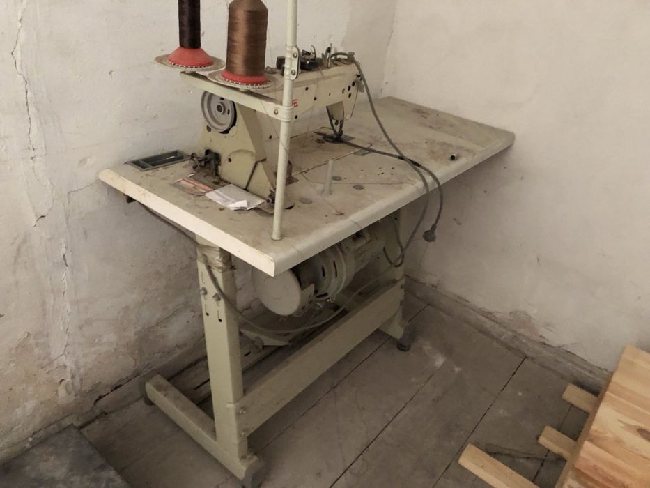 Швейна машинка професійна