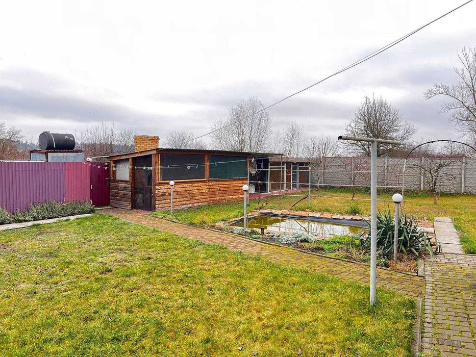 Продається просторий житловий будинок з земельною ділянкою 0,43 га