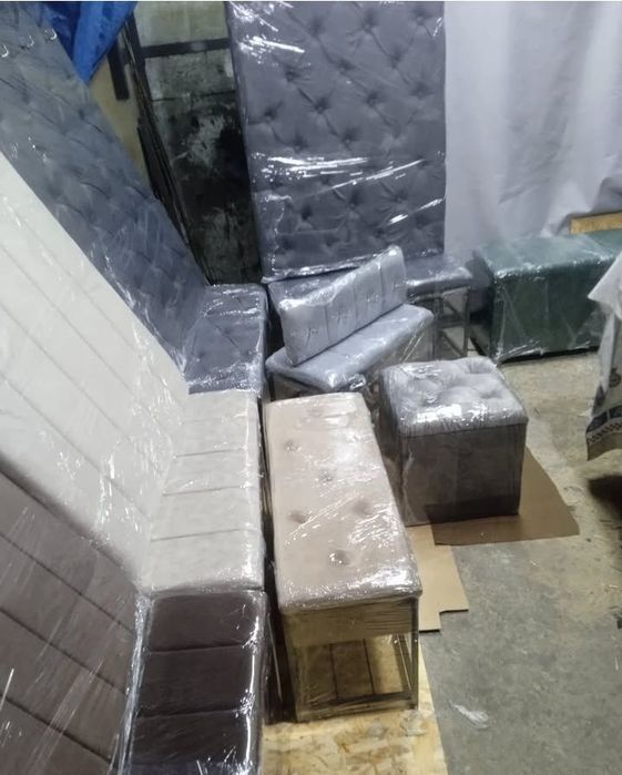 Прихожі,банкетки.