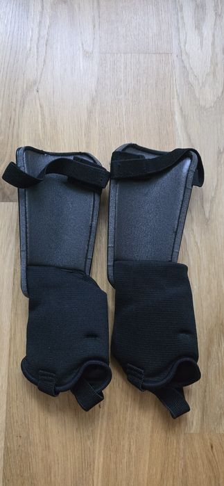 Kipsta ochraniacz na piszczele piłkarskie nagolenniki j. nowe
