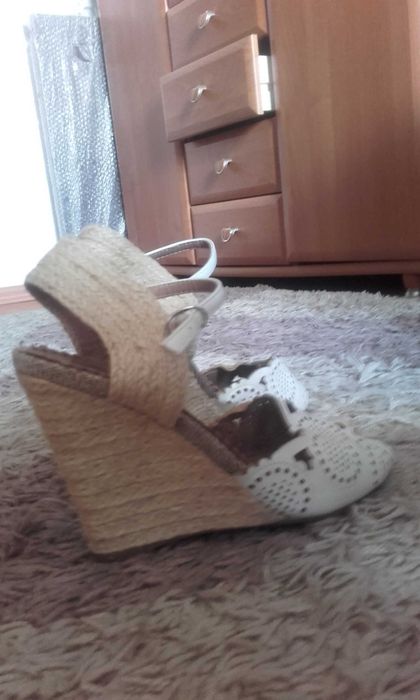 Sandalki damskie na koturnie