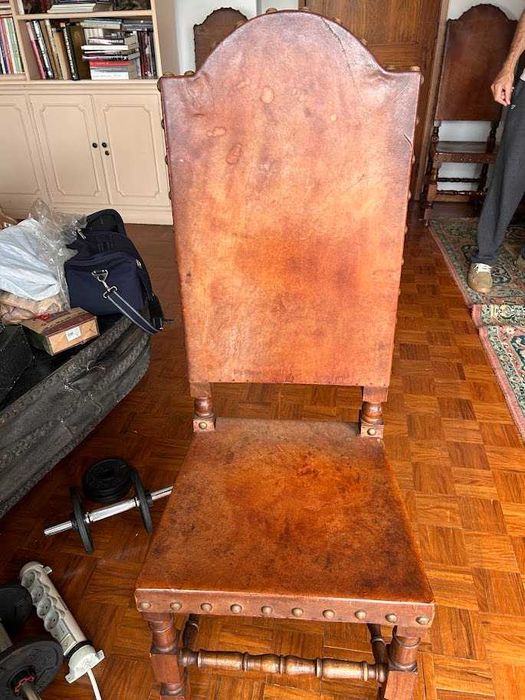 8 Cadeiras de sala de jantar antiga com encosto alto