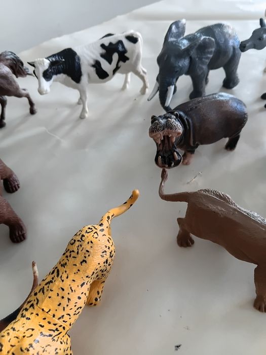 20 figuras de animais de marca com 12 cm(novos)