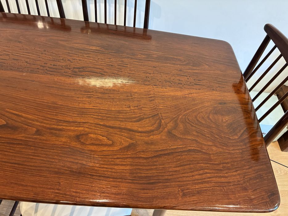 Mesa de sala de jantar OLAIO em madeira maciça