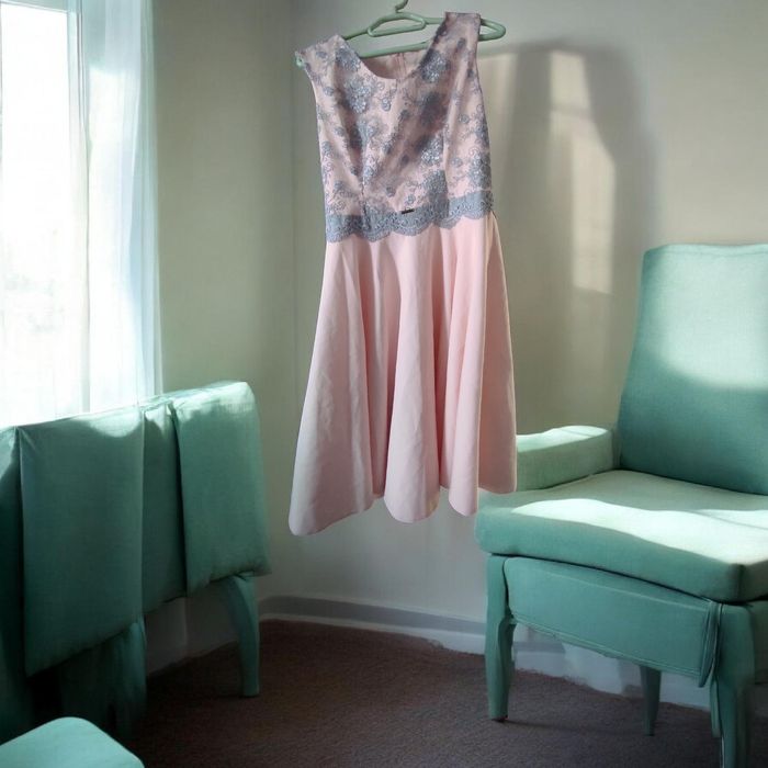 Sukienka koronkowa pudrowy róż szary 42 Komunia