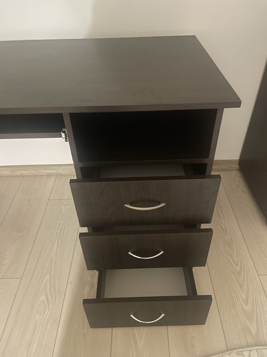 Компʼютерний стіл