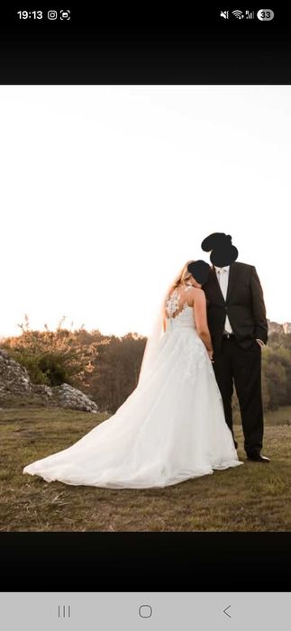 Suknia ślubna z podpinanym trenem