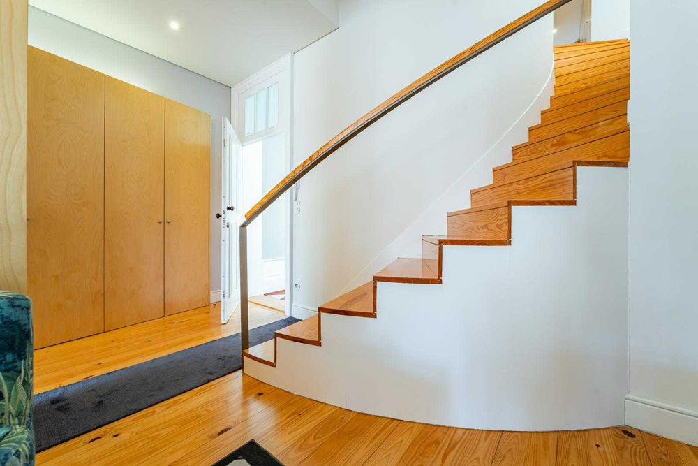 T2 com Varanda e Vista Única na BAIXA DO PORTO