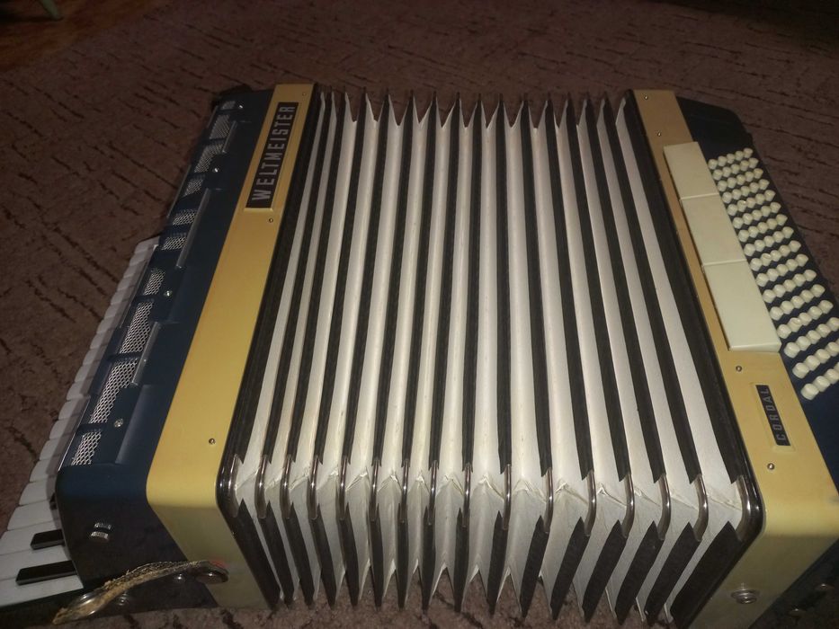 Акордеон  ( аккордеон ) Weltmeister Cordal