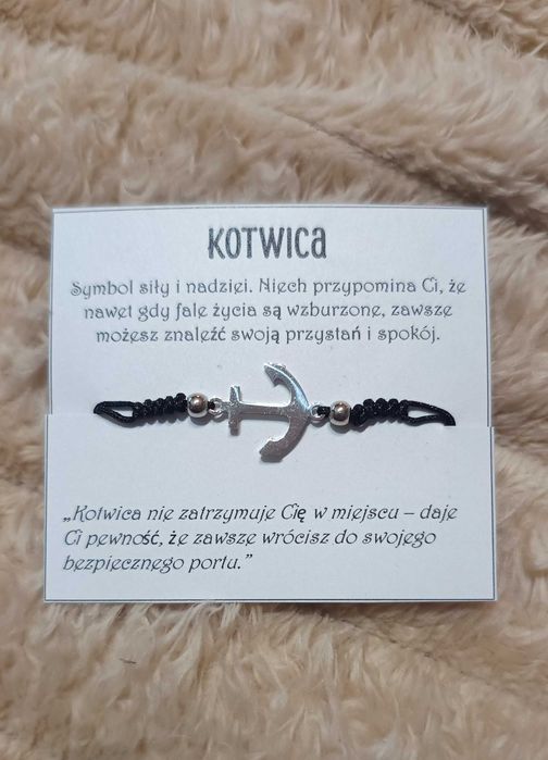 Bransoletka na czarnym sznurku z motywem kotwicy