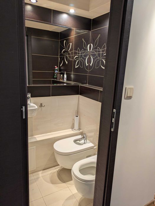 wynajmę mieszkanie 4-pokojowe z kuchnią 85m2 na pierwszym piętrze