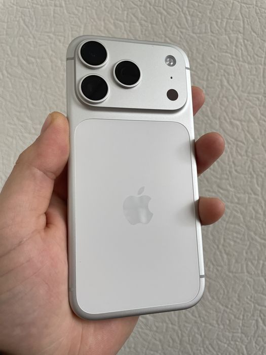 Apple iPhone 17 Pro 256GB eSIM Silver (MG7K4) А+ с комплектом