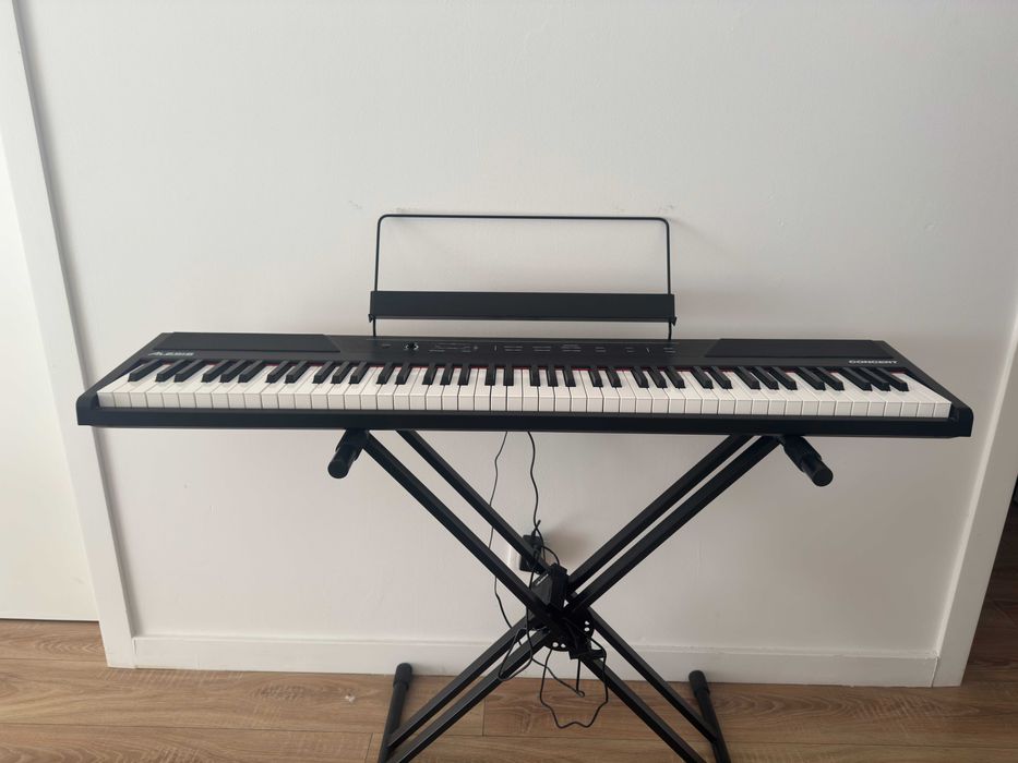 Piano Digital Alesis Concert 88 Teclas | Stand + Banco | Como Novo | 220€