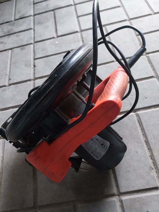 Pilarka elektryczna YATO 1300 W