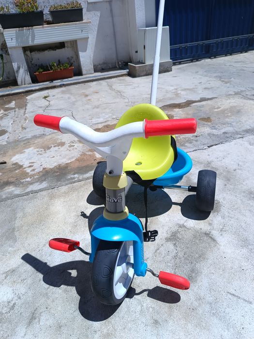 Bicicleta triciclo Smoby bemove com rodas de borracha
