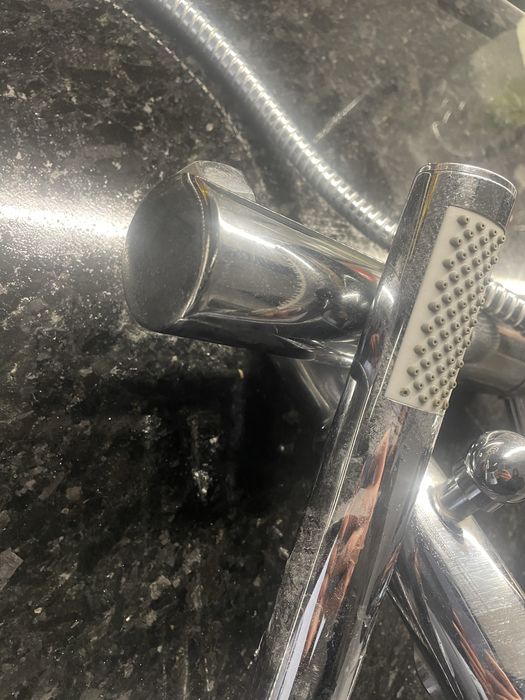 Torneira de Banheira com chuveiro de mão