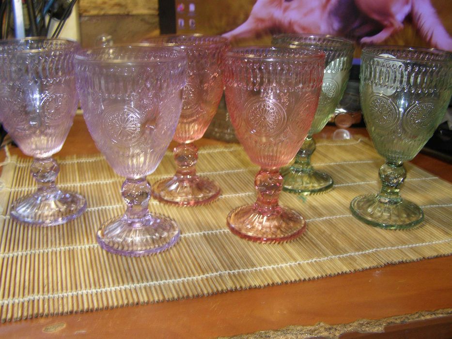 Разноцветные бокалы цветное стекло 2 разных вида