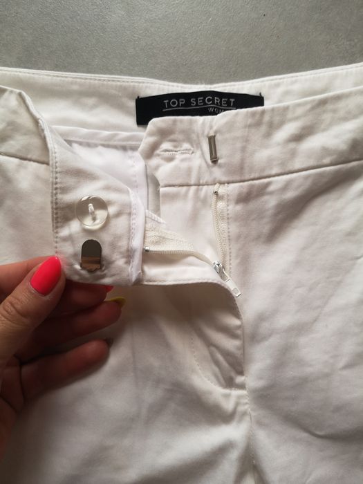 Białe szorty spodnie Top Secret M