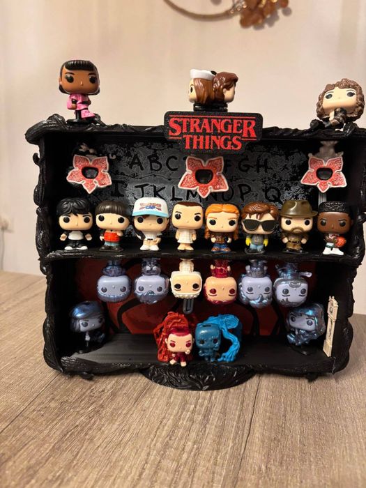 Підставка для фігурок Stranger Things Дивні дива Kinder joy