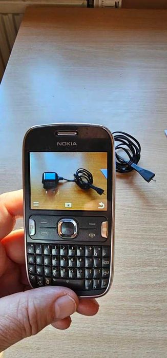 Nokia 302 z ładowarką