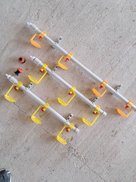 Поїлки ніпельні .