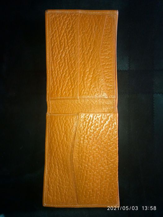 Продам бумажник кожаный.