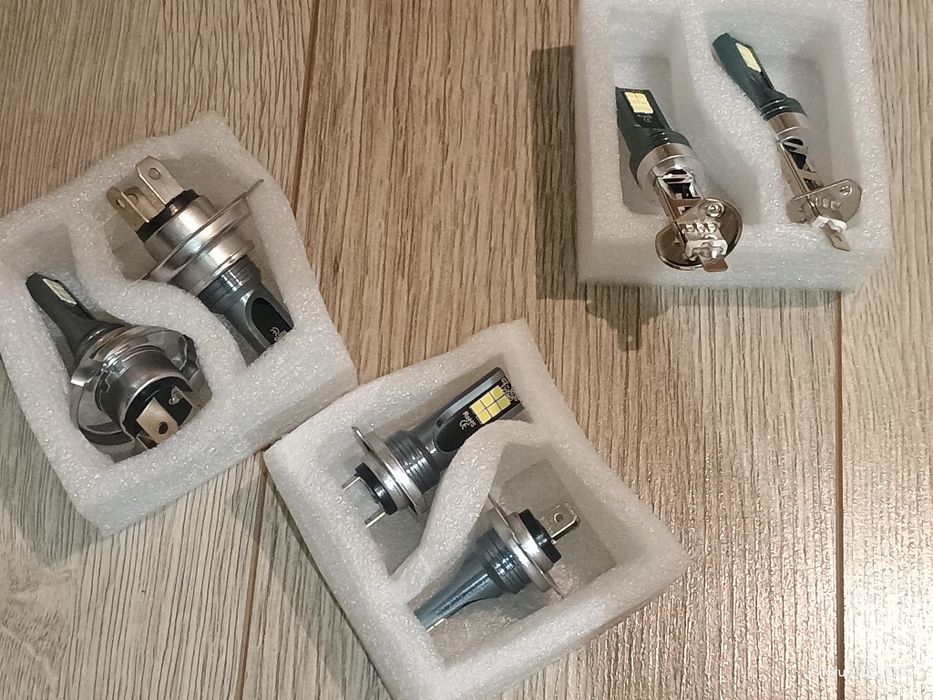 Zestaw żarówek H1 H7 H4