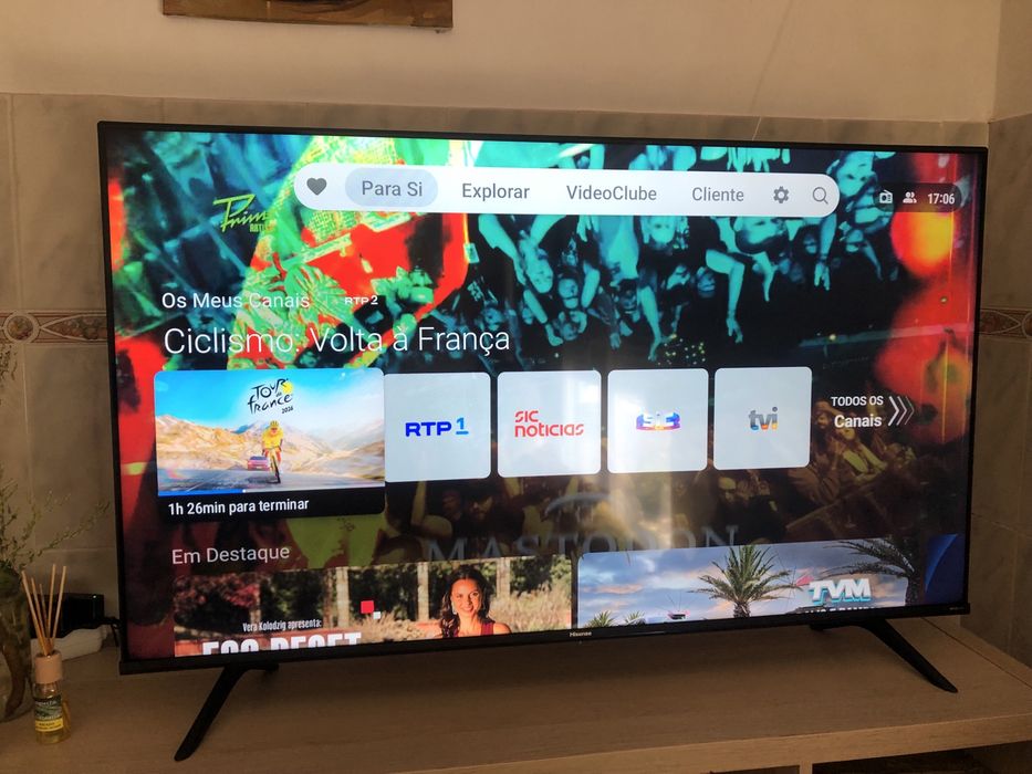 TVsmart Hissence -113cm comprimento,65cm de largura, 130 cm diagonal