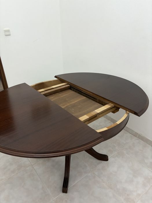 Mesa de jantar e 4 cadeiras