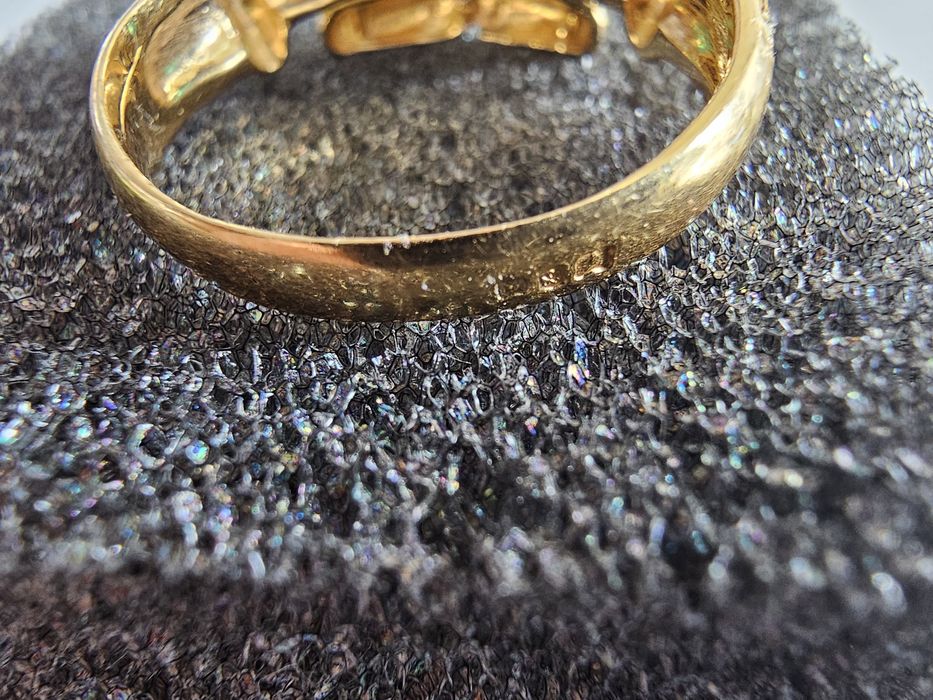 Anel ouro 19,2k com Esmeralda