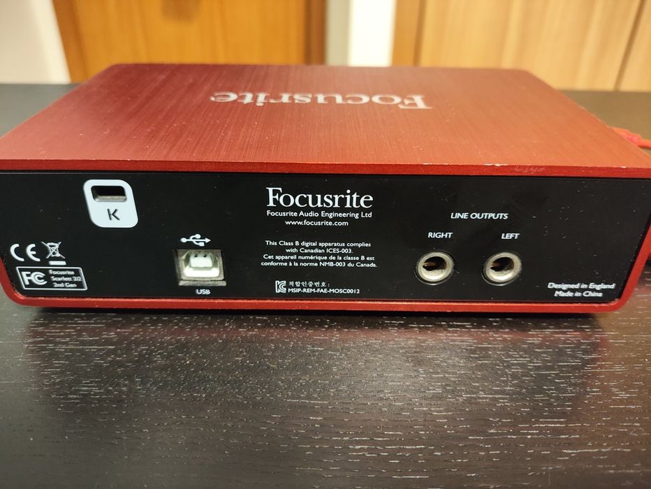 Kit Home Studio Focusrite Scarlett 2i2 + Microfone Condensador + Cabo XLR