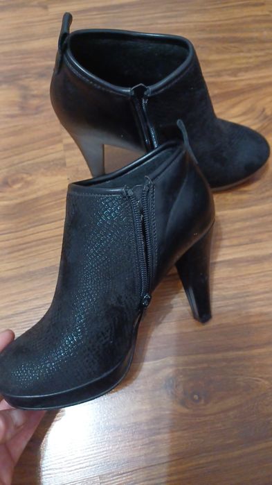 Sprzedam buty na obcasie
