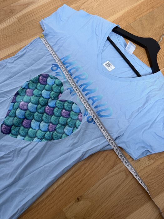 Nowy blekitny T-shirt Port & Company Mermaid Rozmiar M