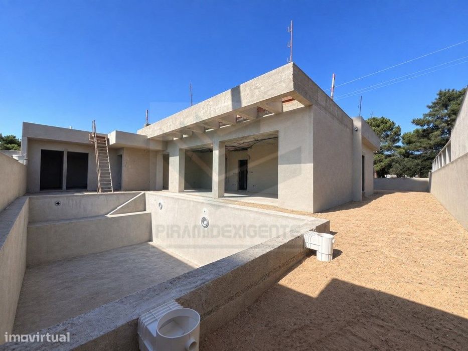 Moradia T3 Independente -Piscina, Garagem e Lavandaria - Azeitão
