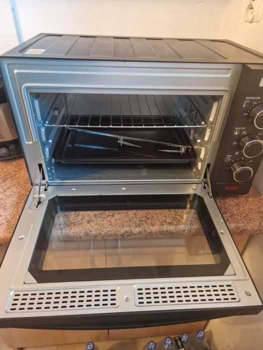 Piekarnik elektryczny z termoobiegiem