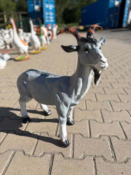 Figura ogrodowa Koza