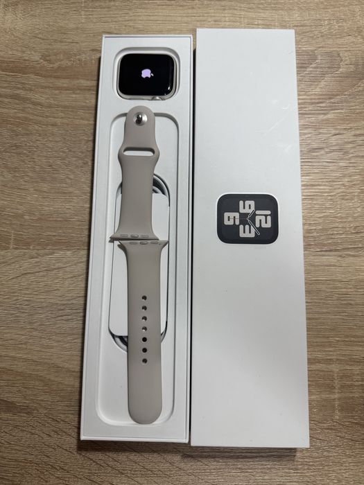 Apple Watch SE 2 44мм  акб 99%