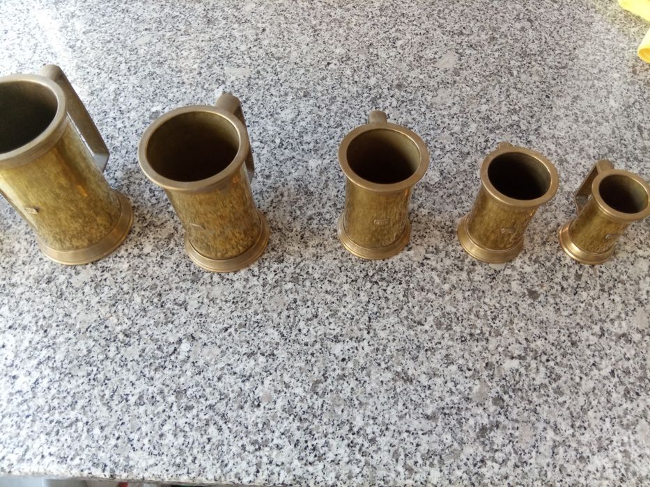 Conjunto de copos medidores em bronze