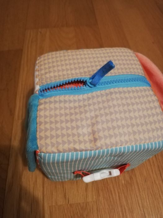 Cubo montessori para criança