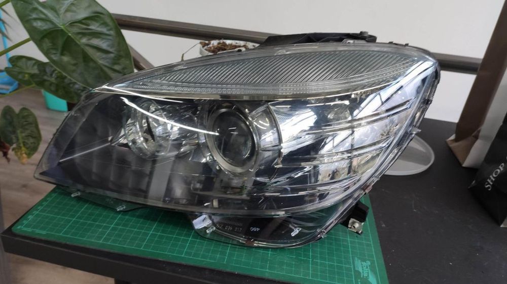 farol esquerdo bi-xenon escurecido w204 C63 AMG