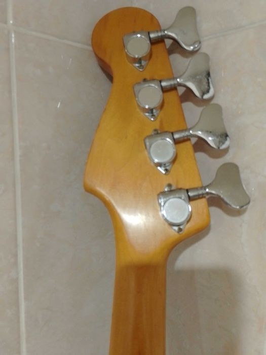 Tokai Hard Puncher VSB-80 1981 года, сделано в Японии, Cherry Burst