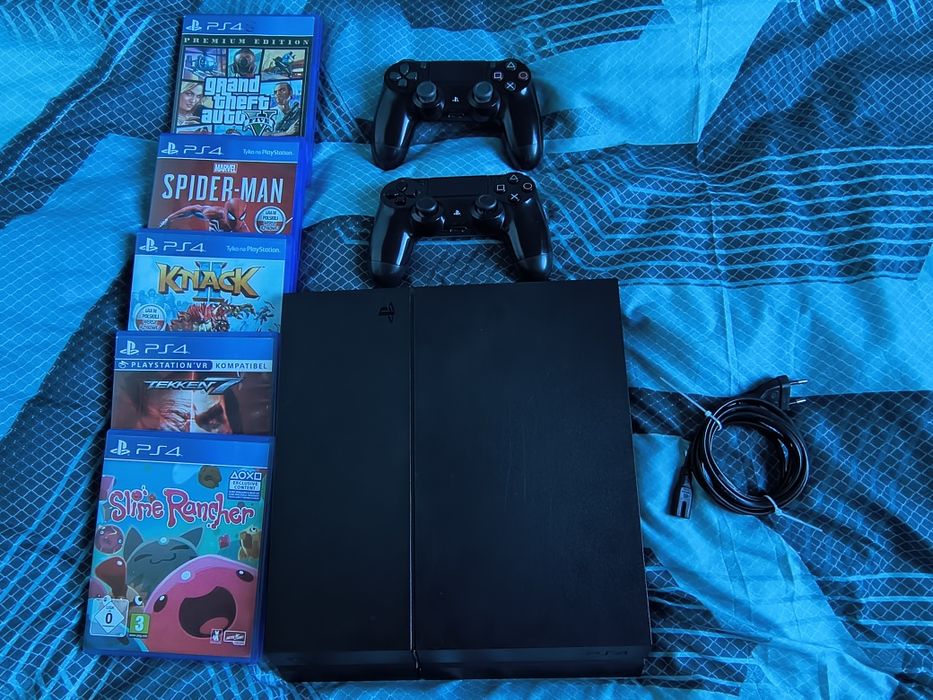 (NEGOCJACJA) playstation 4 fat 1TB + 2 pady + 5 gier + oryginalny kabel
