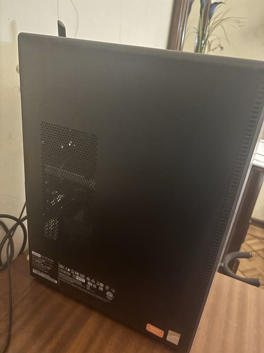 Desktop Gaming LENOVO Loq 17IRR9-176 (Intel Core i7-14700F - NVIDIA GeForce RTX 4060 - RAM: 16 GB - 1 TB SSD)