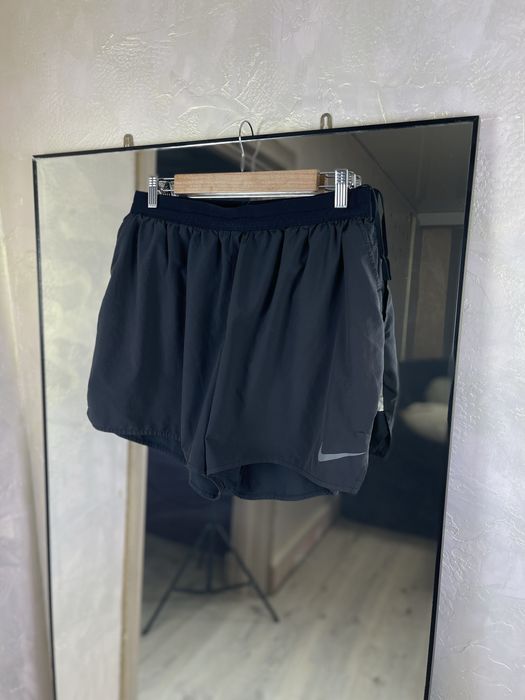 Бігові шорти Nike Dri-FIT Challenger з рефлективом