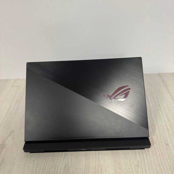 Asus ROG Zephyrus S15 GX531GW 15.6" FHD IPS 144Hz i7-9750H 16GB DDR4 SSD 512GB NVMe RTX 2070 Max-Q 8GB