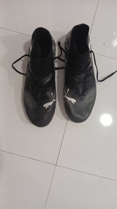 Tenis de futebol 35 e 36 menino, pouco uso