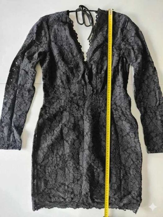 Vestido Curto H&M em Renda Preta – Decote em V e Costas Abertas (Tam. M)