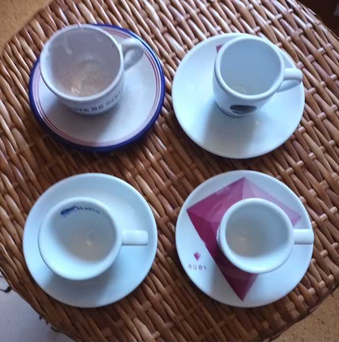 Conjunto de 4 chávenas de café